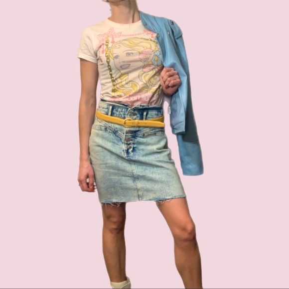 Vintage Y2K Barbie vintage tee - Hot Topic circa 2002 - Picture 3 of 8